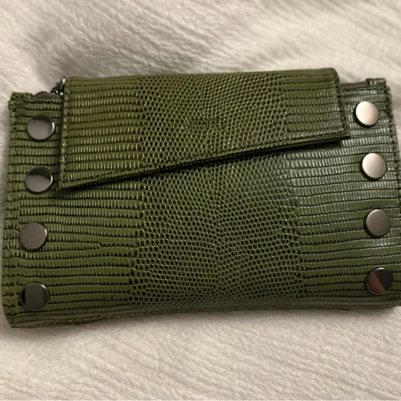 🌟 HAMMITT Levy Green Textured Crossbody Clutch - Picture 2 of 11